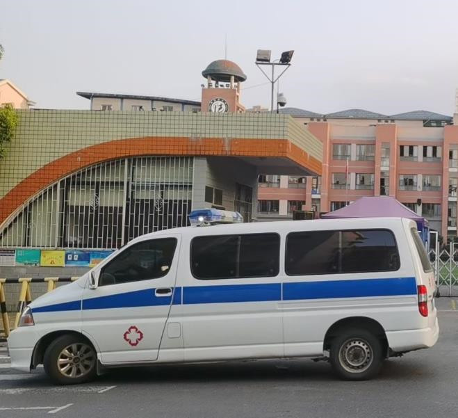 龙河镇救护车出租护送骨折病人一公里多少钱